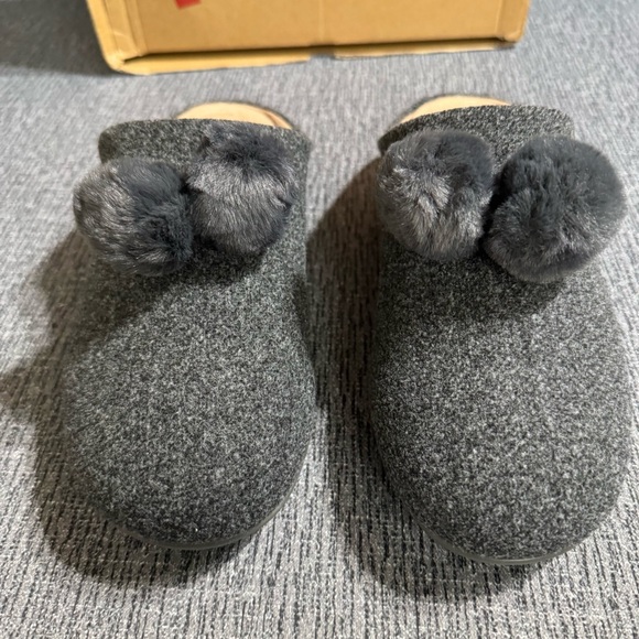 Fit Flop Women’s Chrissie Pom Pom Slippers - Picture 5 of 15